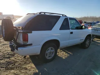 2000 Chevrolet Blazer LS with VIN 1GNCT18W8YK285881, listed as a Copart auction lot 41364325 with 277,029 mi miles and Salvage title. Bid and sale history available at DreamBid. Image 3.