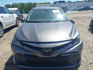 2019 Toyota Camry LE z VIN 4T1B11HK4KU797720, wystawiony jako IAAI lot #42053830 z przebiegiem 102 558 mil mil oraz . Historia ofert i sprzedaży dostępna na DreamBid. Obrazek 12.