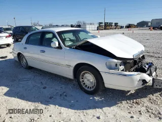 1999 Lincoln Town Car Executive z VIN 1LNHM81W8XY713650, wystawiony jako Copart lot #42335925 z przebiegiem 138 231 mil mil oraz Szkoda całkowita • Salvage title. Historia ofert i sprzedaży dostępna na DreamBid. Obrazek 4.