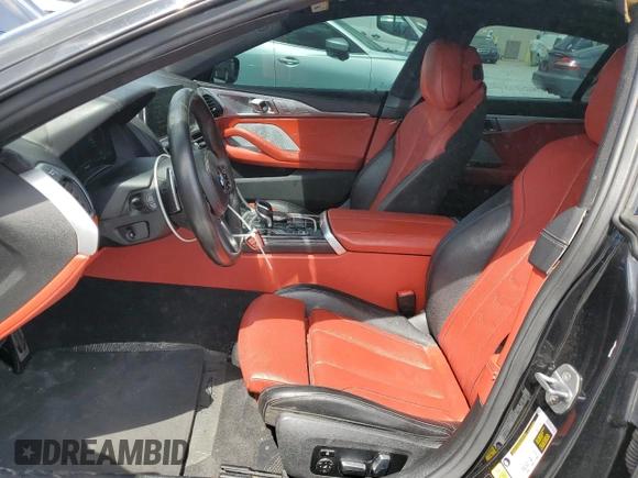 2020 BMW 8 Series M850i z VIN WBAGV8C06LBP48901, wystawiony jako Copart lot #57595725 z przebiegiem 88 332 mil mil oraz Czysty tytuł • Clean title. Historia ofert i sprzedaży dostępna na DreamBid. Obrazek 7.