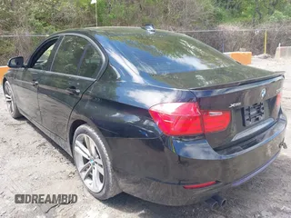 2015 BMW 3 Series 328i xDrive с VIN WBA3B5G55FNS18689, выставлен на аукционе IAAI как лот 42188139 с пробегом 90 612 миль миль и . История ставок и продаж доступна на DreamBid. Изображение 3.