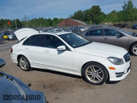2014 Mercedes-Benz C 300 Sport z VIN WDDGF8AB0EA949700, wystawiony jako IAAI lot #42384242 z przebiegiem 136 445 mil mil oraz . Historia ofert i sprzedaży dostępna na DreamBid. Obrazek 14.