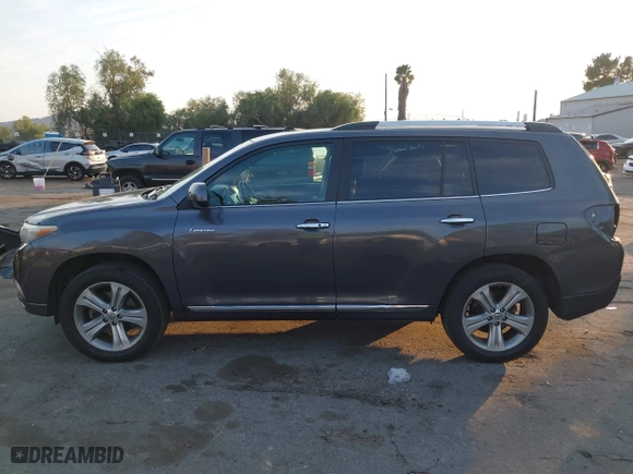 2011 Toyota Highlander Limited with VIN 5TDYK3EH0BS041953, listed as a IAAI auction lot 41429353 with 203,327 mi miles. Bid and sale history available at carsss.com. Image 15.