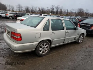 2000 Volvo S70 z VIN YV1LS56D4Y2658316, wystawiony jako Copart lot #81021544 z przebiegiem 147 925 mil mil oraz Szkody całkowita. Historia ofert i sprzedaży dostępna na DreamBid. Obrazek 3.