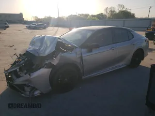 2022 Toyota Camry Hybrid XSE z VIN 4T1K31AK4NU044018, wystawiony jako Copart lot #52929045 z przebiegiem Nie podano mil oraz Szkoda całkowita • Salvage title. Historia ofert i sprzedaży dostępna na DreamBid. Obrazek 1.
