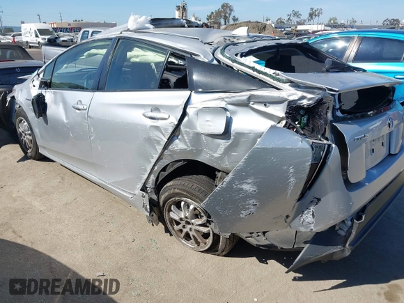 2016 Toyota Prius Four with VIN JTDKARFU0G3504772, listed as a IAAI auction lot 41986601 with 33,165 mi miles. Bid and sale history available at carsss.com. Image 3.