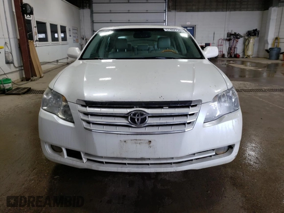 2006 Toyota Avalon XL z VIN 4T1BK36B86U150304, wystawiony jako Copart lot #57402735 z przebiegiem 244 634 mil mil oraz Czysty tytuł • Clean title. Historia ofert i sprzedaży dostępna na DreamBid. Obrazek 5.