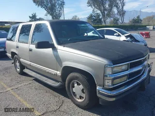 1999 Chevrolet Tahoe with VIN 1GNEC13R8XJ527499, listed as a IAAI auction lot 41880157 with 186,342 mi miles. Bid and sale history available at carsss.com. Image 1.