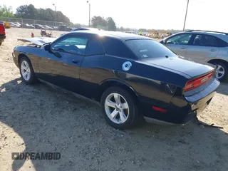 2013 Dodge Challenger SXT z VIN 2C3CDYAG4DH718894, wystawiony jako IAAI lot #42156336 z przebiegiem 153 000 mil mil oraz . Historia ofert i sprzedaży dostępna na DreamBid. Obrazek 3.