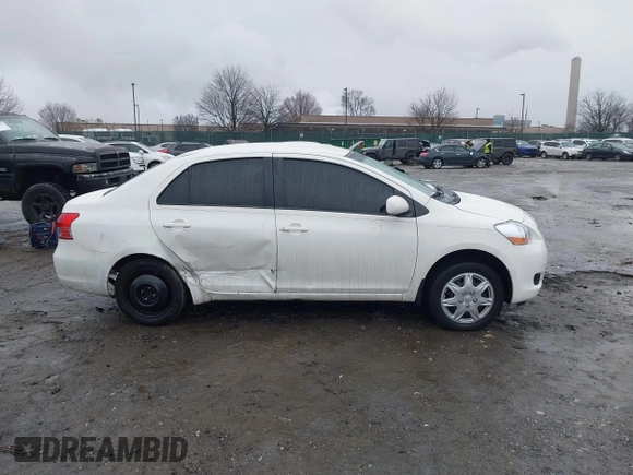 2009 Toyota Yaris z VIN JTDBT903594059923, wystawiony jako IAAI lot #41520883 z przebiegiem 141 366 mil mil oraz . Historia ofert i sprzedaży dostępna na DreamBid. Obrazek 14.