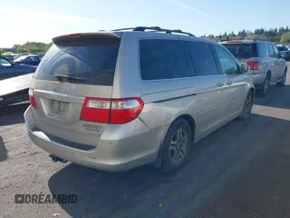 2005 Honda Odyssey TOURING with VIN 5FNRL38855B069043, listed as a IAAI auction lot 42035153 with 236,533 mi miles. Bid and sale history available at carsss.com. Image 4.