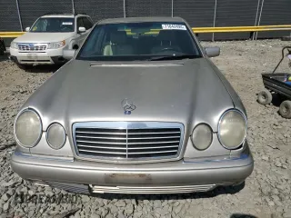 1996 Mercedes-Benz E Class with VIN WDBJF20F3TJ023420, listed as a Copart auction lot 71042494 with 0 mi miles and Salvage Title. Bid and sale history available at carsss.com. Image 5.