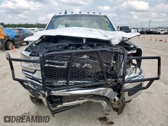 2022 Ram 2500 Tradesman z VIN 3C6UR5CJ6NG373076, wystawiony jako Copart lot #55130025 z przebiegiem 46 317 mil mil oraz Szkoda całkowita • Salvage title. Historia ofert i sprzedaży dostępna na DreamBid. Obrazek 5.