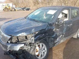 2011 Kia Sorento LX with VIN 5XYKT3A1XBG113928, listed as a IAAI auction lot 41722506 with 189,039 mi miles. Bid and sale history available at carsss.com. Image 6.