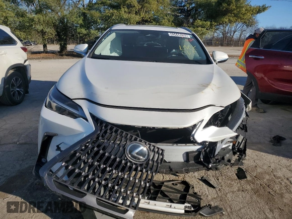 2024 Lexus NX 350h z VIN JTJAKCEZ4R2033931, wystawiony jako Copart lot #43448205 z przebiegiem Nie podano mil oraz Czysty tytuł • Clean title. Historia ofert i sprzedaży dostępna na DreamBid. Obrazek 5.