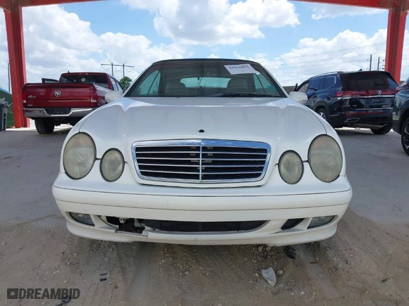 2002 Mercedes-Benz CLK-Class with VIN WDBLK65G72T110575, listed as a IAAI auction lot 41950872 with 171,928 mi miles. Bid and sale history available at carsss.com. Image 6.