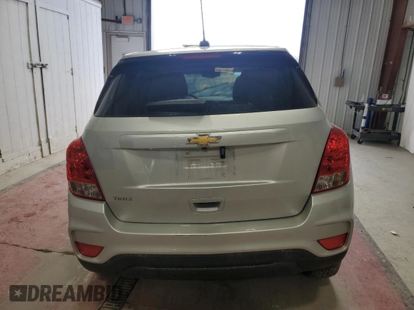 2020 Chevrolet Trax LS z VIN KL7CJKSB8LB325294, wystawiony jako Copart lot #56327045 z przebiegiem 68 190 mil mil oraz Szkoda całkowita • Salvage title. Historia ofert i sprzedaży dostępna na DreamBid. Obrazek 6.