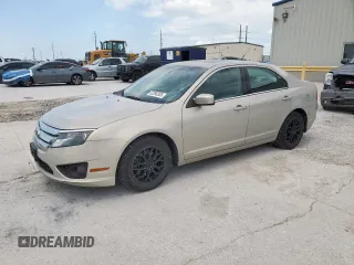 2010 Ford Fusion SE z VIN 3FAHP0HA7AR355587, wystawiony jako Copart lot #53390305 z przebiegiem 160 598 mil mil oraz Czysty tytuł • Clean title. Historia ofert i sprzedaży dostępna na DreamBid. Obrazek 1.