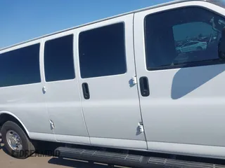 2020 Chevrolet Express Passenger LT z VIN 1GAZGPFG0L1246277, wystawiony jako IAAI lot #41466764 z przebiegiem 270 954 mil mil oraz . Historia ofert i sprzedaży dostępna na DreamBid. Obrazek 13.