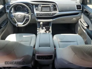 2018 Toyota Highlander LE with VIN 5TDBZRFH7JS876692, listed as a Copart auction lot 63097325 with 95,080 mi miles and Salvage title. Bid and sale history available at DreamBid. Image 8.