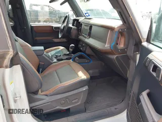 2023 Ford Bronco z VIN 1FMEE5BP9PLA97587, wystawiony jako IAAI lot #42168516 z przebiegiem 29 622 mil mil oraz . Historia ofert i sprzedaży dostępna na DreamBid. Obrazek 5.