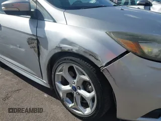2014 Ford Focus ST with VIN 1FADP3L94EL422471, listed as a IAAI auction lot 41950492 with 80,440 mi miles and . Bid and sale history available at carsss.com. Image 6.
