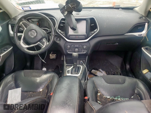 2018 Jeep Cherokee Latitude Plus z VIN 1C4PJLLX5JD557003, wystawiony jako Copart lot #60744585 z przebiegiem Nie podano mil oraz Szkoda całkowita • Salvage title. Historia ofert i sprzedaży dostępna na DreamBid. Obrazek 8.
