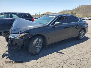 2021 Lexus ES 300h z VIN 58ADA1C14MU003947, wystawiony jako Copart lot #56539095 z przebiegiem 52 626 mil mil oraz Szkoda całkowita • Salvage title. Historia ofert i sprzedaży dostępna na DreamBid. Obrazek 1.