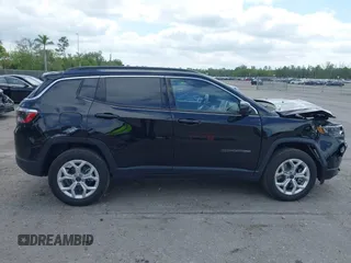 2025 Jeep Compass Latitude с VIN 3C4NJDBN9ST569440, выставлен на аукционе IAAI как лот 42098482 с пробегом 2 575 миль миль и . История ставок и продаж доступна на DreamBid. Изображение 14.