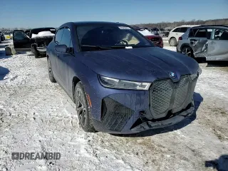 2023 BMW iX M60 z VIN WB533CF00PCM07995, wystawiony jako Copart lot #46043845 z przebiegiem Nie podano mil oraz Szkoda całkowita • Salvage title. Historia ofert i sprzedaży dostępna na DreamBid. Obrazek 12.