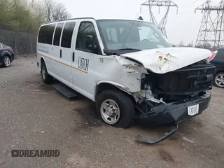 2023 Chevrolet Express Passenger LS z VIN 1GAZGNFP2P1137216, wystawiony jako IAAI lot #41923220 z przebiegiem 14 163 mil mil oraz . Historia ofert i sprzedaży dostępna na DreamBid. Obrazek 1.