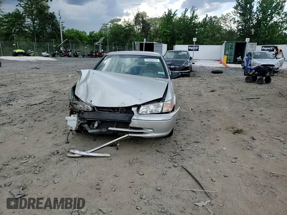 2000 Toyota Camry CE z VIN 4T1BG22K9YU653036, wystawiony jako Copart lot #55363475 z przebiegiem 84 258 mil mil oraz Szkoda całkowita • Salvage title. Historia ofert i sprzedaży dostępna na DreamBid. Obrazek 13.