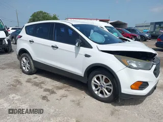 2018 Ford Escape S z VIN 1FMCU0F72JUA68019, wystawiony jako IAAI lot #42428161 z przebiegiem 22 207 mil mil oraz . Historia ofert i sprzedaży dostępna na DreamBid. Obrazek 1.