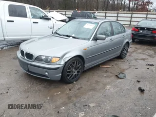 2005 BMW 3 Series 325i with VIN WBAEV33445KX10986, listed as a IAAI auction lot 41560642 with 176,386 mi miles. Bid and sale history available at carsss.com. Image 2.