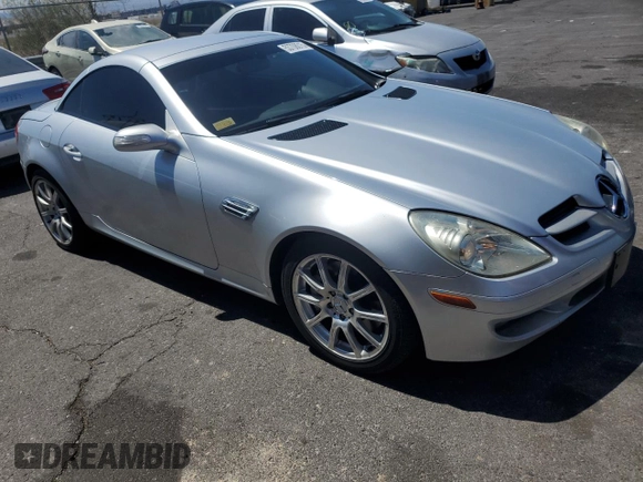 2005 Mercedes-Benz SLK 230/320 z VIN WDBWK56F35F022445, wystawiony jako Copart lot #53708015 z przebiegiem 130 264 mil mil oraz Szkoda całkowita • Salvage title. Historia ofert i sprzedaży dostępna na DreamBid. Obrazek 4.