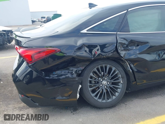 2021 Toyota Avalon Hybrid XSE z VIN 4T1EA1AB2MU002741, wystawiony jako IAAI lot #41865444 z przebiegiem 141 196 mil mil oraz . Historia ofert i sprzedaży dostępna na DreamBid. Obrazek 6.