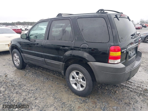 2005 Ford Escape XLT with VIN 1FMYU03155KD75479, listed as a IAAI auction lot 41757864 with 213,571 mi miles. Bid and sale history available at carsss.com. Image 3.