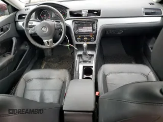 2012 Volkswagen Passat SE z VIN 1VWBH7A33CC031083, wystawiony jako Copart lot #44136025 z przebiegiem 122 007 mil mil oraz Szkoda całkowita • Salvage title. Historia ofert i sprzedaży dostępna na DreamBid. Obrazek 8.