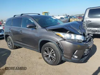 2019 Toyota Highlander LE with VIN 5TDZZRFH3KS296579, listed as a IAAI auction lot 42282013 with 77,607 mi miles and . Bid and sale history available at DreamBid. Image 1.