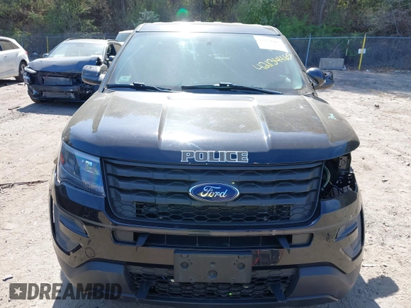 2018 Ford Police Interceptor Utility z VIN 1FM5K8AR9JGC17739, wystawiony jako IAAI lot #42134465 z przebiegiem 134 939 mil mil oraz . Historia ofert i sprzedaży dostępna na DreamBid. Obrazek 12.