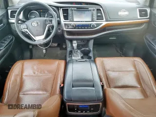 2017 Toyota Highlander Limited with VIN 5TDDZRFH5HS458974, listed as a Copart auction lot 64512955 with 213,743 mi miles and Clean title. Bid and sale history available at DreamBid. Image 8.