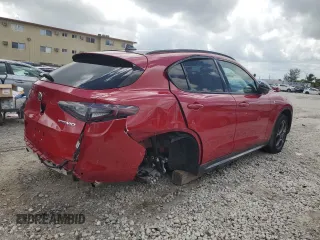 2024 Alfa Romeo Stelvio Ti z VIN ZASPAKBN7R7D70650, wystawiony jako Copart lot #63220614 z przebiegiem 8 078 mil mil oraz Nie do naprawy • Non repairable. Historia ofert i sprzedaży dostępna na DreamBid. Obrazek 3.