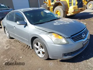 2008 Nissan Altima 2.5 S with VIN 1N4AL21E58N453746, listed as a IAAI auction lot 41738643 with 180,421 mi miles. Bid and sale history available at carsss.com. Image 1.