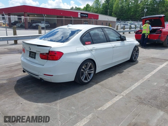 2014 BMW 3 Series 335i z VIN WBA3A9G52ENS64702, wystawiony jako IAAI lot #42273812 z przebiegiem 83 517 mil mil oraz . Historia ofert i sprzedaży dostępna na DreamBid. Obrazek 4.