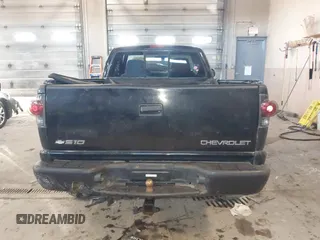 2002 Chevrolet S-10 LS with VIN 1GCCT19W328189054, listed as a IAAI auction lot 41660988 with 217,256 mi miles. Bid and sale history available at carsss.com. Image 16.