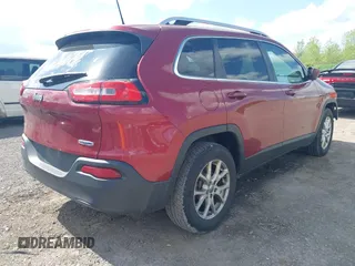 2016 Jeep Cherokee Latitude z VIN 1C4PJMCB9GW305472, wystawiony jako IAAI lot #42276395 z przebiegiem 112 621 mil mil oraz . Historia ofert i sprzedaży dostępna na DreamBid. Obrazek 4.