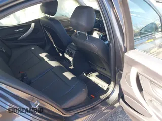 2016 BMW 3 Series 320i xDrive z VIN WBA8E5G59GNU21101, wystawiony jako IAAI lot #41933679 z przebiegiem Nie podano mil oraz . Historia ofert i sprzedaży dostępna na DreamBid. Obrazek 8.