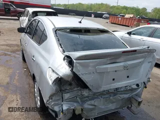 2019 Nissan Versa SV z VIN 3N1CN7AP4KL855196, wystawiony jako IAAI lot #42081644 z przebiegiem 79 527 mil mil oraz . Historia ofert i sprzedaży dostępna na DreamBid. Obrazek 6.