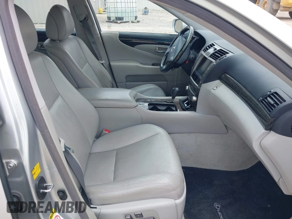 2011 Lexus LS 460 z VIN JTHCL5EFXB5010523, wystawiony jako IAAI lot #42438765 z przebiegiem 156 475 mil mil oraz . Historia ofert i sprzedaży dostępna na DreamBid. Obrazek 5.