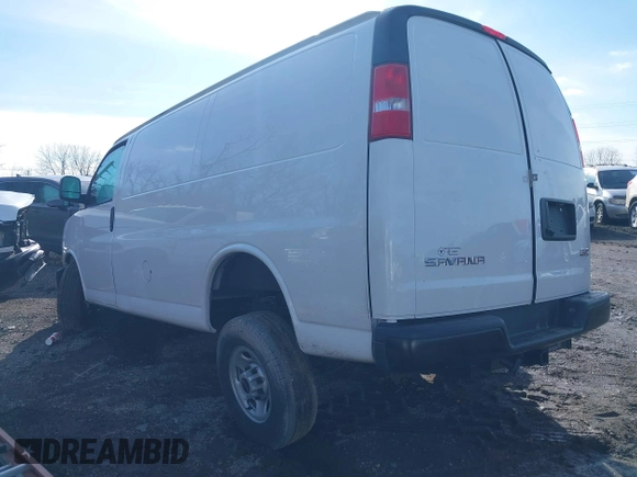 2024 GMC Savana Cargo Van with VIN 1GTW7AF71R1184811, listed as a IAAI auction lot 41426316 with 22,309 mi miles. Bid and sale history available at carsss.com. Image 3.